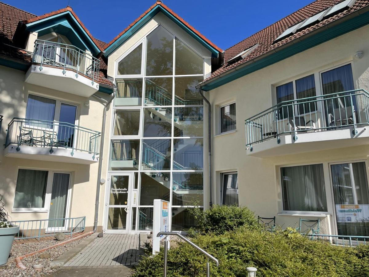 Apartment 33 *