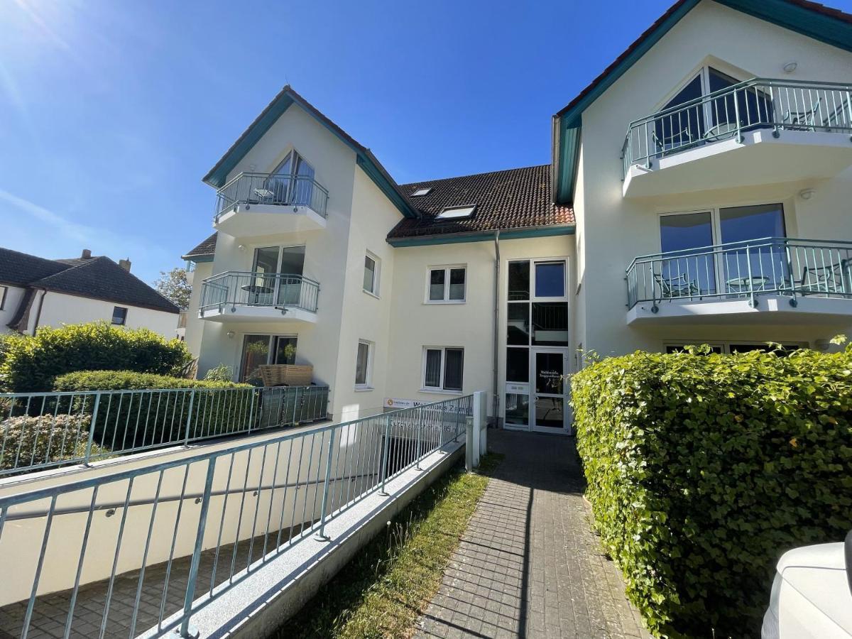 Apartment 33 *